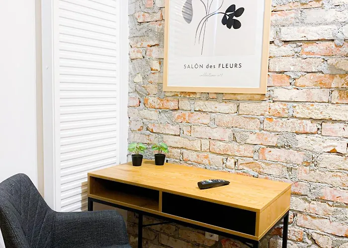 Chic Urbana: 140sqm 5-bedroom Downtown Gem Apartment *