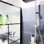 Chic Urbana: 140sqm 5-bedroom Downtown Gem Bukurešť