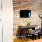 Chic Urbana: 140sqm 5-bedroom Downtown Gem Apartmán Bukurešť