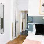 Apartmán Chic Urbana: 140sqm 5-bedroom Downtown Gem