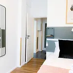 Chic Urbana: 140sqm 5-bedroom Downtown Gem Apartmán Bukurešť