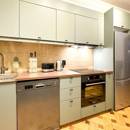 Chic Urbana: 140sqm 5-bedroom Downtown Gem * Boekarest