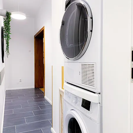 Chic Urbana: 140sqm 5-bedroom Downtown Gem Appartement Boekarest