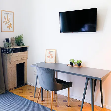 Chic Urbana: 140sqm 5-bedroom Downtown Gem Apartment Bucharest