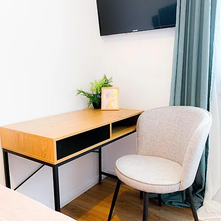 Chic Urbana: 140sqm 5-bedroom Downtown Gem Appartement Boekarest