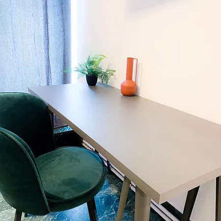 Chic Urbana: 140sqm 5-bedroom Downtown Gem