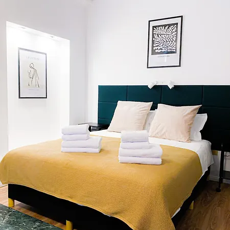 Chic Urbana: 140sqm 5-bedroom Downtown Gem Bukarest
