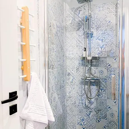 Chic Urbana: 140sqm 5-bedroom Downtown Gem Bucharest