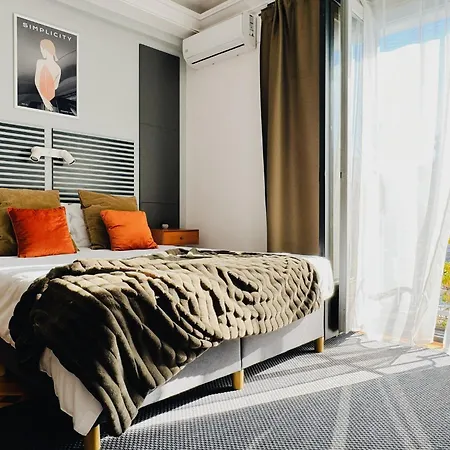 Chic Urbana: 140sqm 5-bedroom Downtown Gem Appartement Boekarest