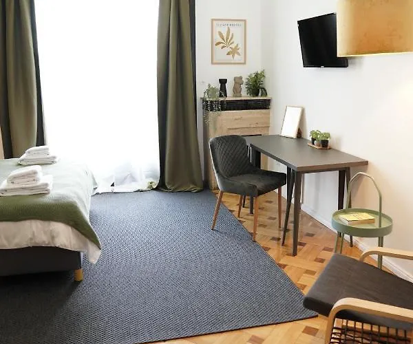Chic Urbana: 140sqm 5-bedroom Downtown Gem * Bukarest