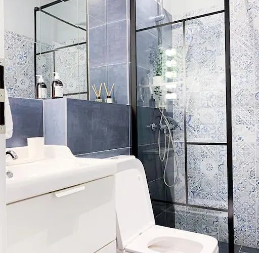 Apartment Chic Urbana: 140sqm 5-bedroom Downtown Gem *