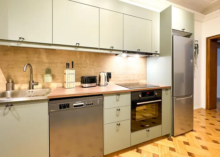 Chic Urbana: 140sqm 5-bedroom Downtown Gem * Bukarest