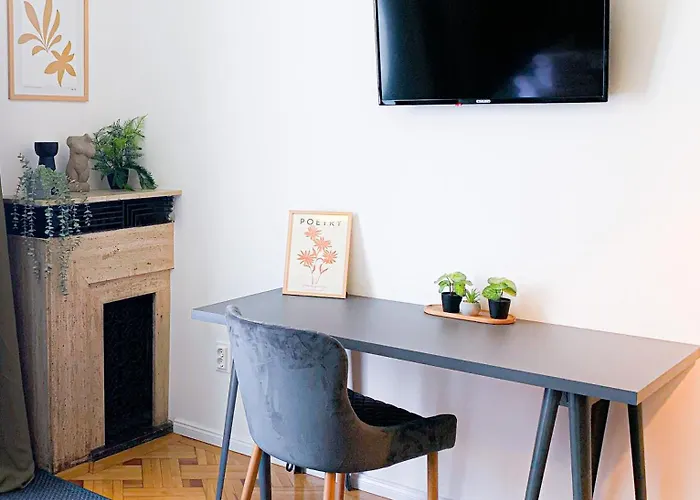 Chic Urbana: 140sqm 5-bedroom Downtown Gem Apartment Bukarest