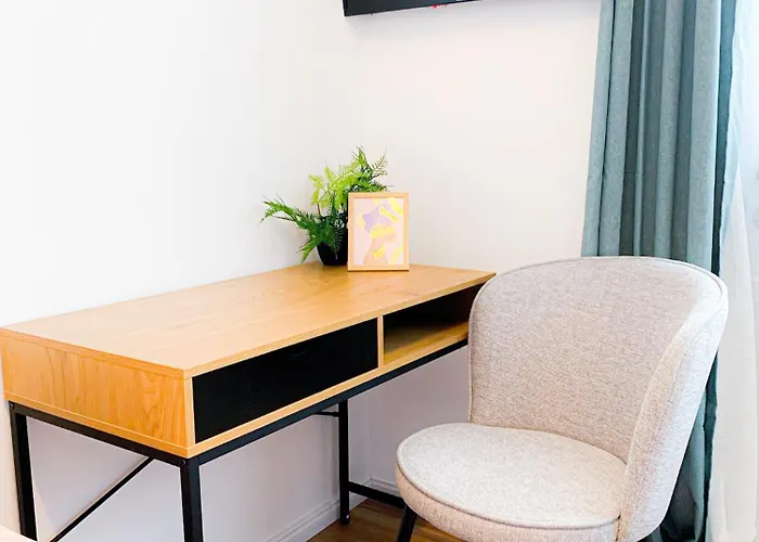 Chic Urbana: 140sqm 5-bedroom Downtown Gem Appartement Bucarest