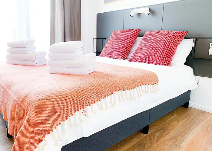 Chic Urbana: 140sqm 5-bedroom Downtown Gem Apartment Bukarest