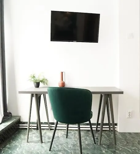 Chic Urbana: 140sqm 5-bedroom Downtown Gem 公寓