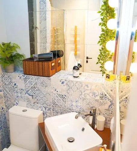 Chic Urbana: 140sqm 5-bedroom Downtown Gem * 布加勒斯特