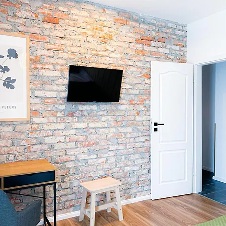 Chic Urbana: 140sqm 5-bedroom Downtown Gem