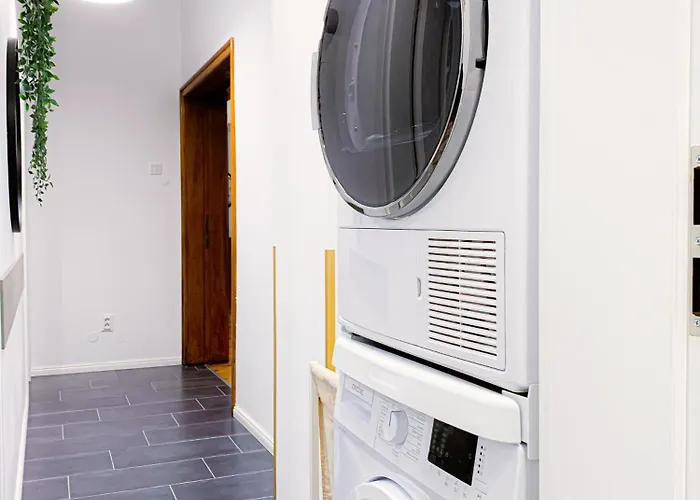 Chic Urbana: 140sqm 5-bedroom Downtown Gem Apartment Bucharest