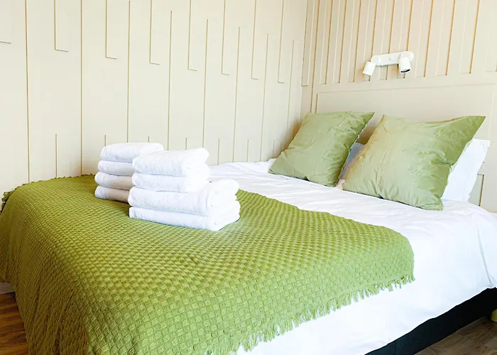 Apartment Chic Urbana: 140sqm 5-bedroom Downtown Gem *