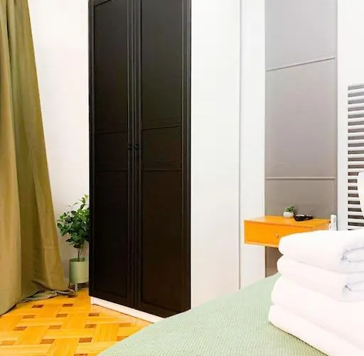 Chic Urbana: 140sqm 5-bedroom Downtown Gem * Bucharest