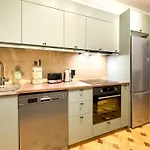 Chic Urbana: 140sqm 5-bedroom Downtown Gem * Bukarest