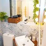 Chic Urbana: 140sqm 5-bedroom Downtown Gem * Bukarest